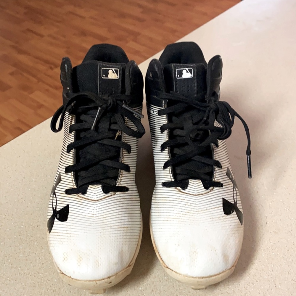 Under armor boys cleats